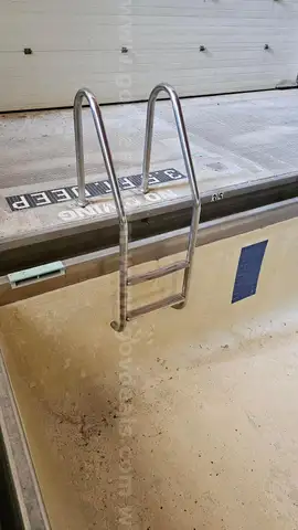 One pool ladder