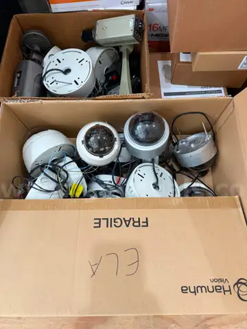 Lot - Miscellaneous security cameras &#x26; box