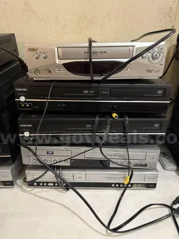1 lot of VHS &#x26; DVD player