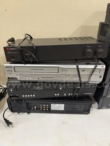 1 lot VHS / DVD player &#x26; Amplifier