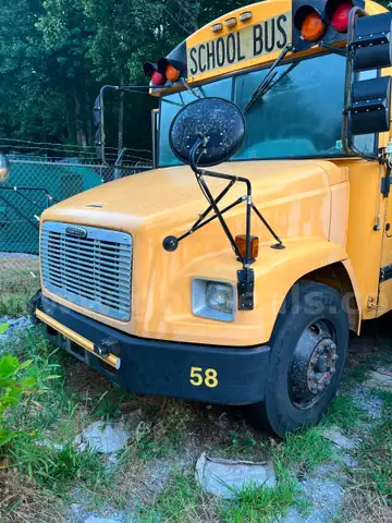 2004 Freightliner FS65