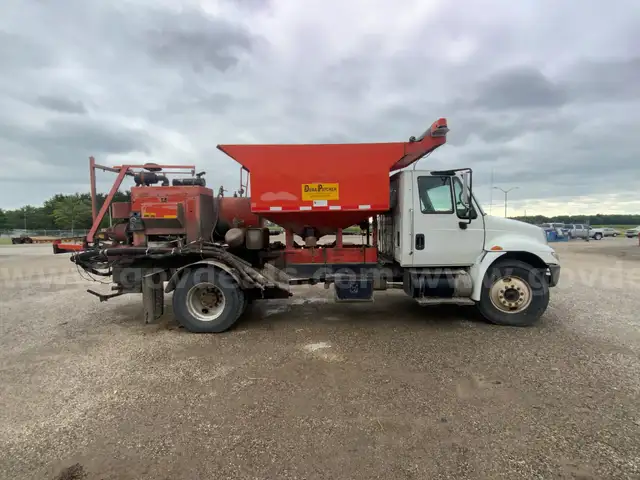 2002 International Truck with Mounted Dura Patcher Unit