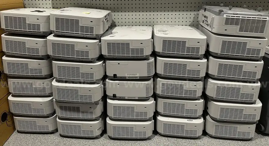 Lot of 20 NEC NP-P401W projectors