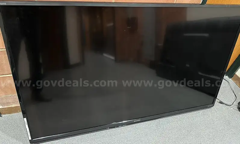Sharp LC-70LE550U 70-inch display