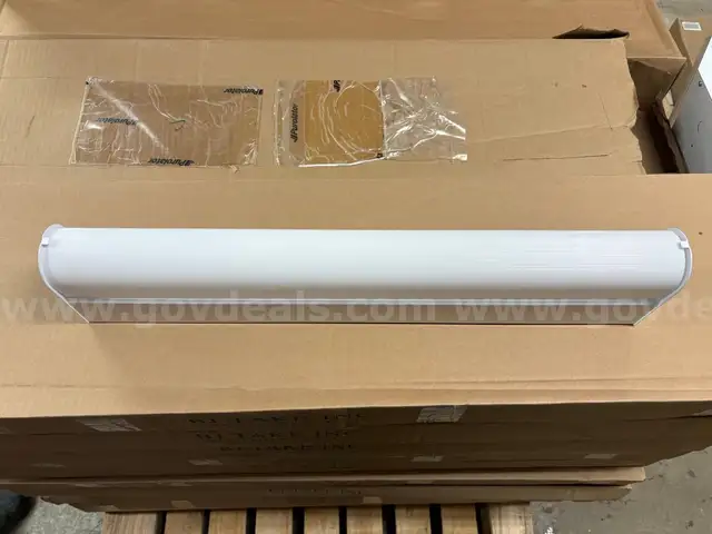 Lot #3 - Vanity 24" Lights