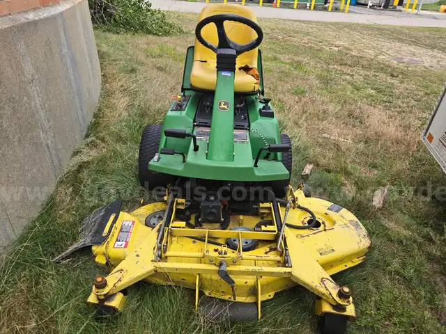 John Deere front deck mower F725