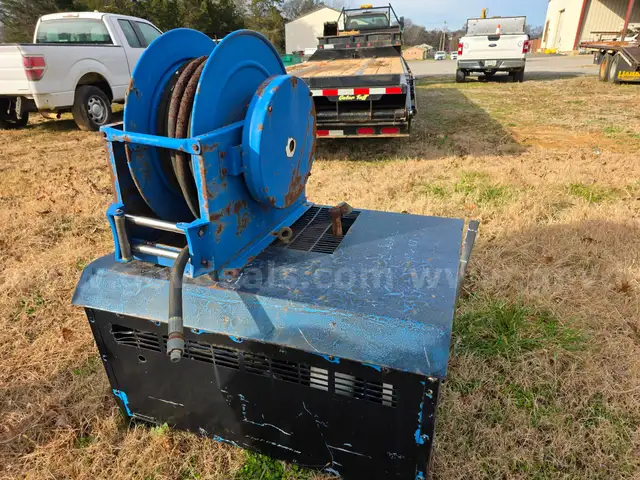 Vanair Viper Air Compressor and Hose Reel