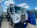 2015 Peterbilt 320