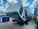 2015 Peterbilt 320