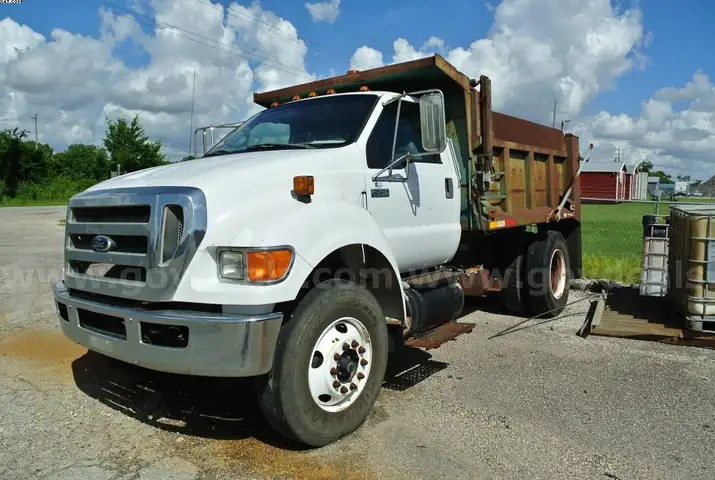 2008 Ford F-750 Diesel Dump Truck - does not drive / run - no engine
