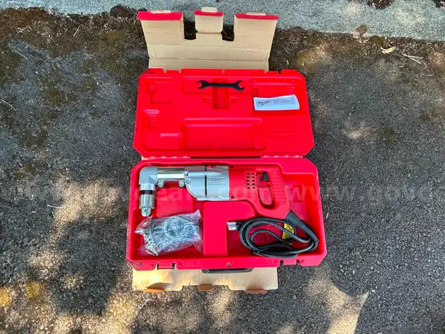 MILWAUKEE 1/2 INCH RIGHT ANGLE DRILL KIT