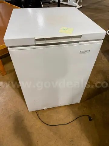 Holiday deep freeze LCH0501PW