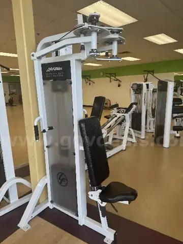 Pec fly / rear delt machine
