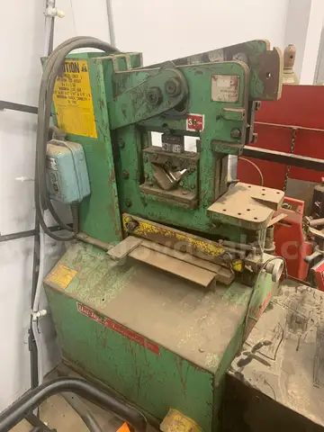 Uni Hydro 322 Ironworker, 35 Ton