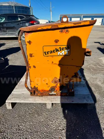 2010 Trackless Spreader