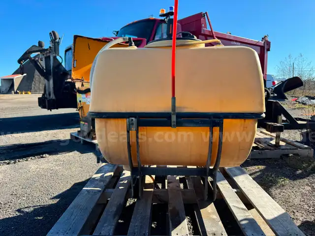 2010 Trackless Poly Water Tank