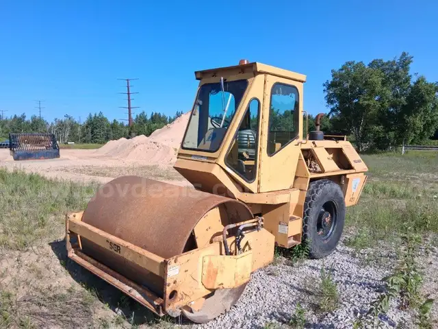 1993 Dresser Vibratory Smooth Drum Roller