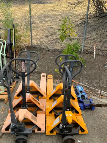 Various USED Pallet Jacks