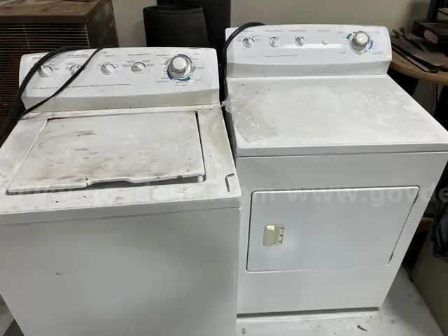 Lot on (1) Washer and (1) Dryer