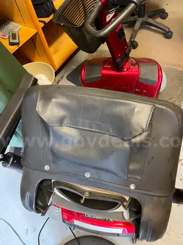 Lot of (1) SCOOTER CELEBRITY X RED