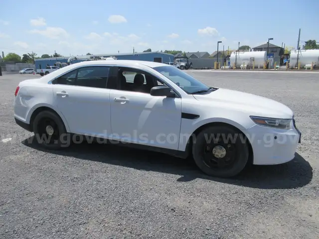 2015 Ford Taurus - EX Police Car