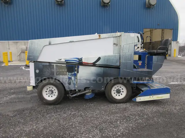 Ice resurfacer
