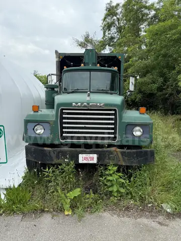 1994 Mack RD690S