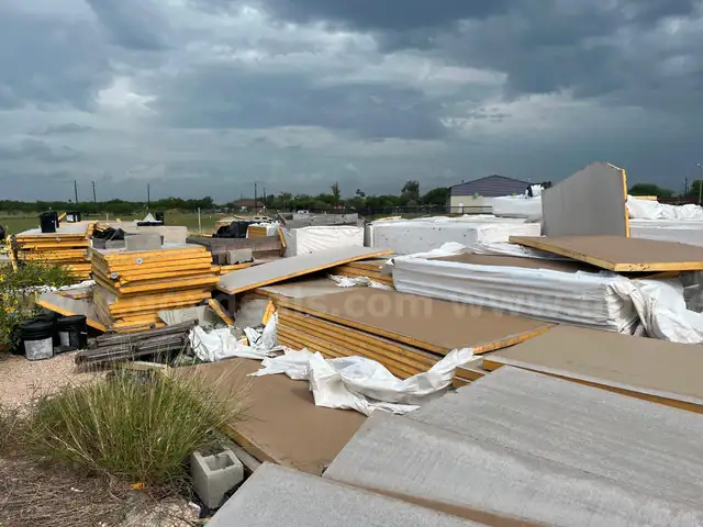 Lot of 100 sheets of insulation