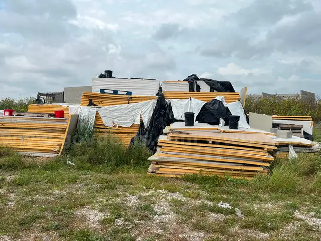 Lot of 100 sheets of insulation