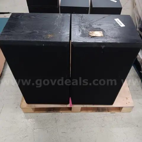 Lot: Studio monitor speakers and music studio equipment - Untested