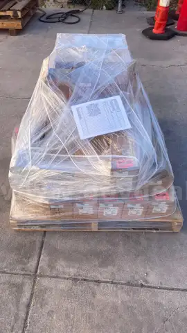 Lot : Fuses (73 units) and 2 Eyewash stations (2 units) - All items are new in boxes