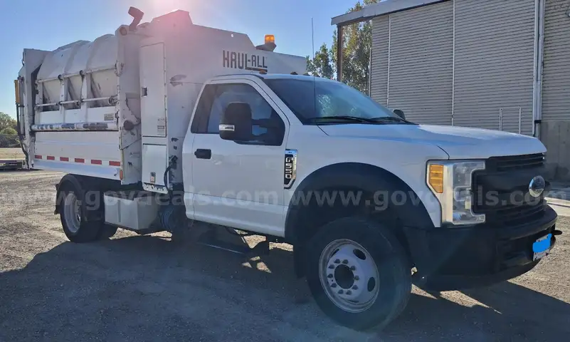 2017 Ford F-550 Garbage / Refuse Truck