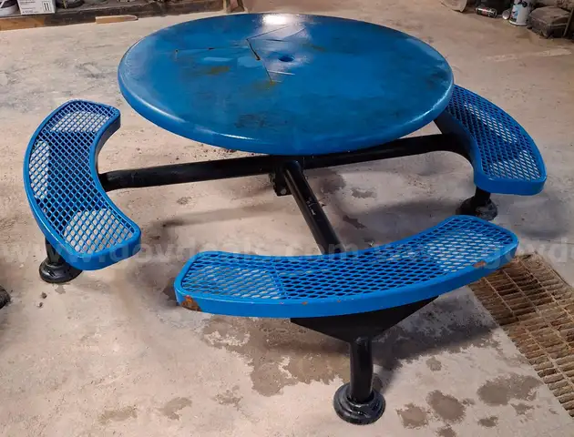 Round Coated Metal Picnic Tables