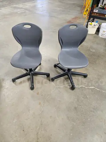 57 chairs with wheels