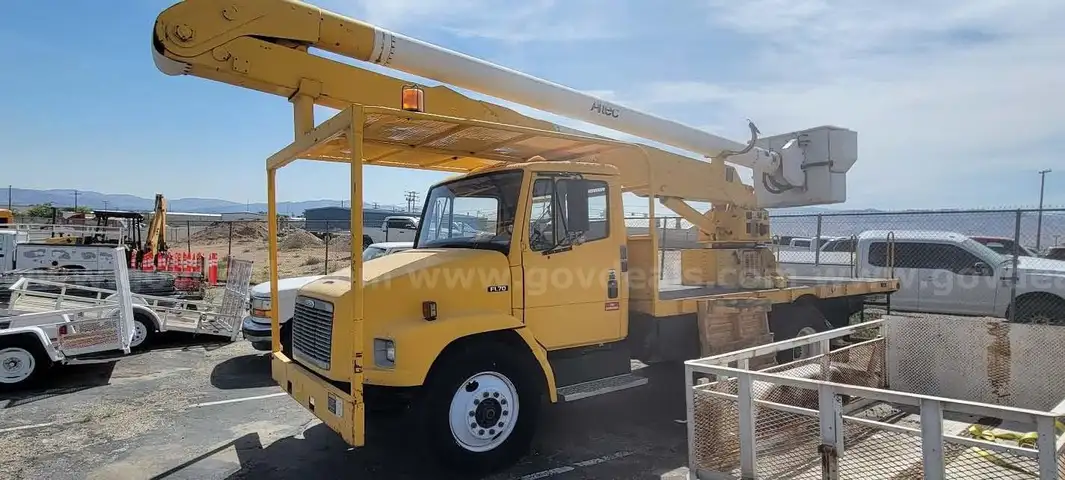 1999 Freightliner FL70 bucket truck