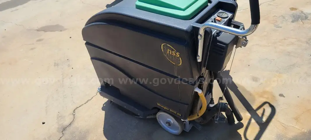 1 Lot - Floor Machines