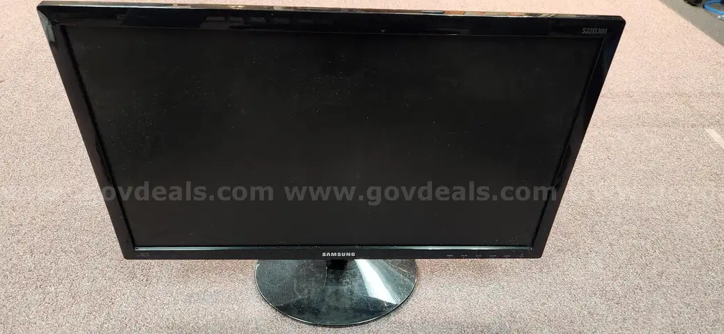 Lot of 1 Monitor