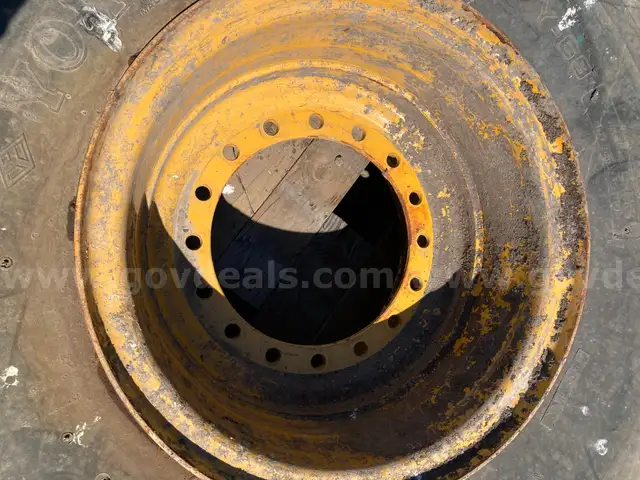 Lot of 4 CAT 938M Loader Tires