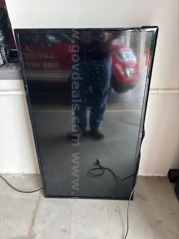 Used Flat Screen TV Monitor with Remote