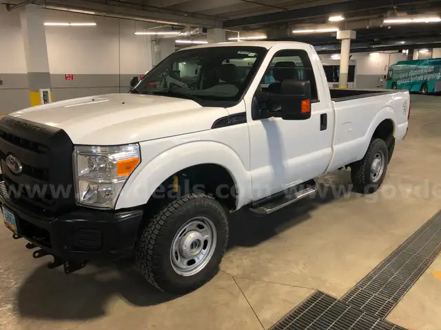 FORD F-250 SUPER DUTY REGULAR CAB 4X4, 6.2L GAS ENGINE