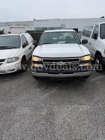 2006 Chevrolet Silverado 1500 LS Long Bed 2WD