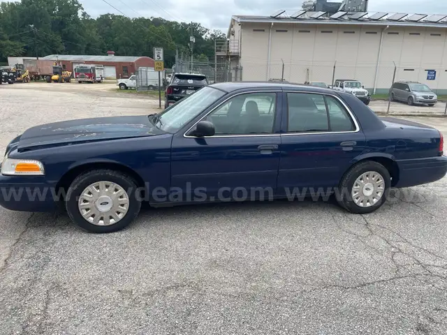 2003 FORD CV