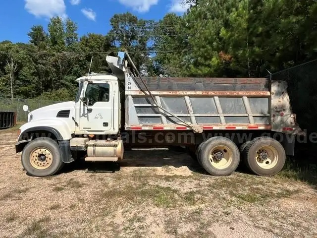 2007 Mack Dump Truck GRANITE CV713