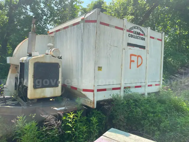 Leaf Vacuum Trailer &#x26; Leaf Box - Parts Missing