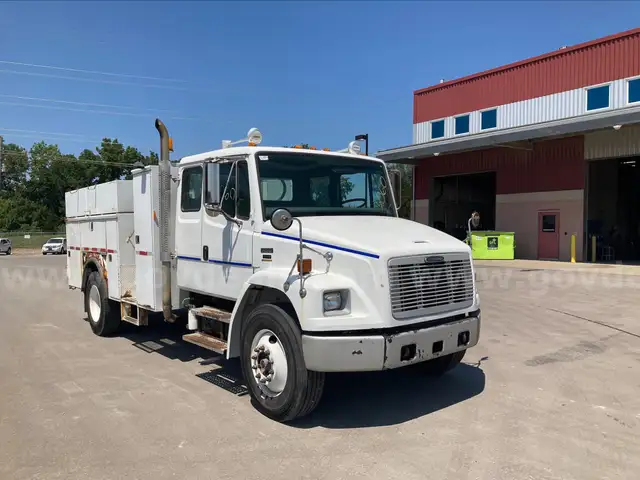 2004 Freightliner FL70 Service Body
