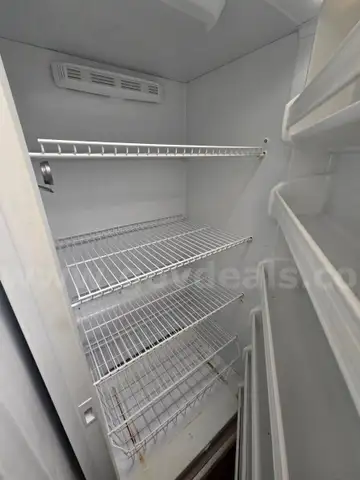 FRIDGIDAIRE UPRIGHT FREEZER