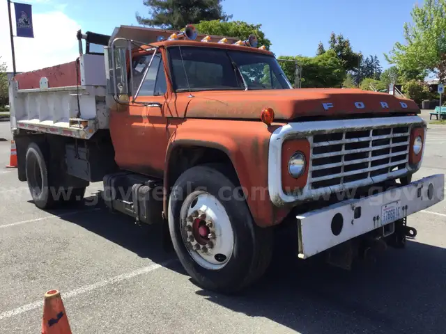1976 Dump Truck with Boss 10&#x27; Snowplow
