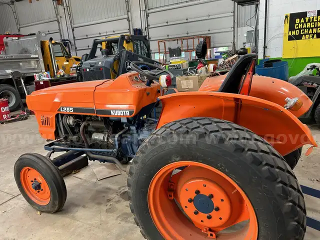 1985 Kubota L285 Tractor, Model V1500-A