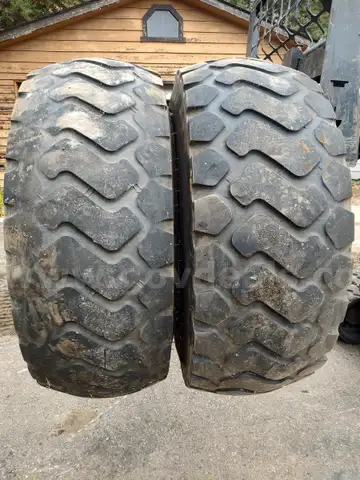 2 Michelin tires 20.5R25