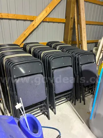 75 Folding Chairs